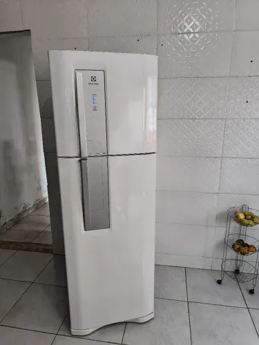 Geladeira duplex Electrolux Frost Free 382 litros. Em ótimo estado 