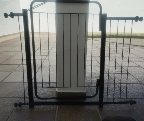 Grade Portão de Proteção Pet Preta 84-95cm