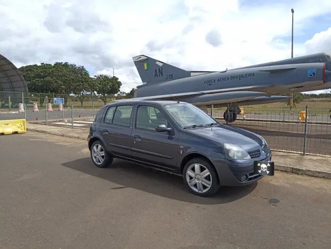Renault Clio RT/ Privilège 1.6 16V 5P 2004