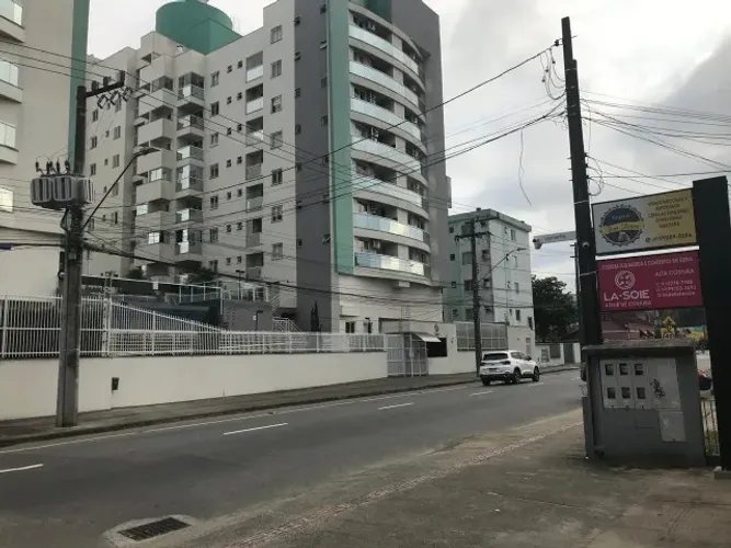 Apartamento semimobiliado no Bom Retiro