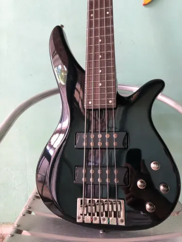 Contrabaixo Yamaha RBX 375