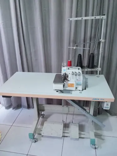 Máquina de costura industrial eletrônica