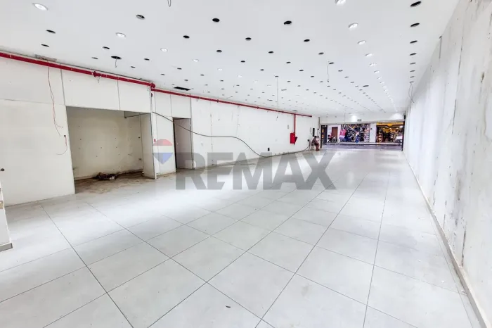 Loja ampla reformada com 150m2 na Rua Sampaio, Granbery