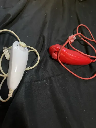 Nunchuks para Nintendo Wii (Branco e Vermelho)