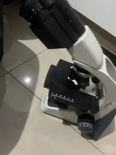 microscópio biológico binocular 