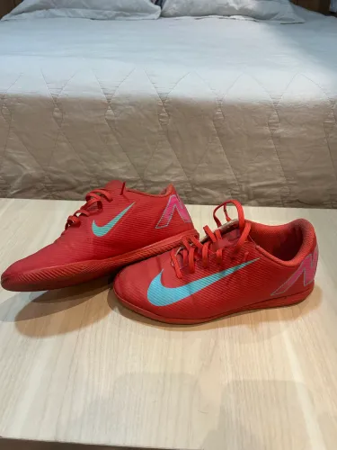 Vendo chuteira da Nike,mercurial vapor 16,usada pouquíssimas vezes