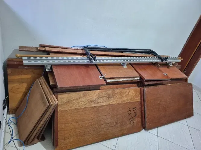 Armario completo + bau de madeira maciça