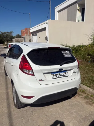 Ford Fiesta 1.6 16V Flex Aut. 5P 2015