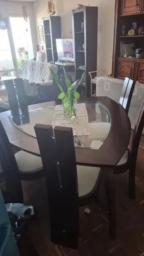 Mesa de jantar com 6 cadeiras