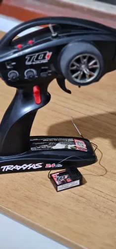 Radio Traxxas Tqi 4 Canais + Receptor Traxxas Summit Trx4