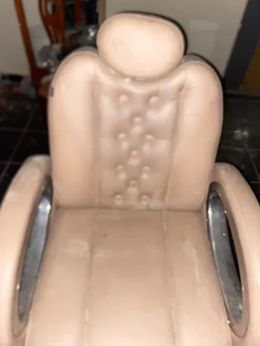 Cadeira para profissional semi nova 