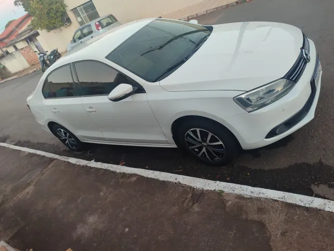 Volkswagen Jetta Comfortline 2.0 T.flex 8V 4P Tipt. 2013