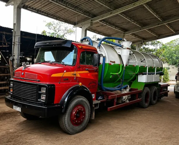 Caminhão Tanque Mercedes Benz 1316