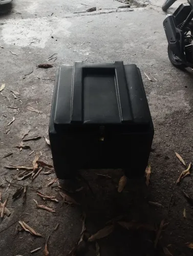 Baú 140 litros + suporte pra sair hoje