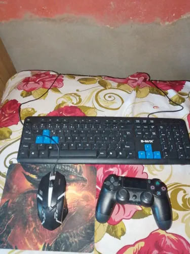 Vendo esse teclado de jogar free fri usando 2 vez só controle do ps4 tbm usando 2 vez
