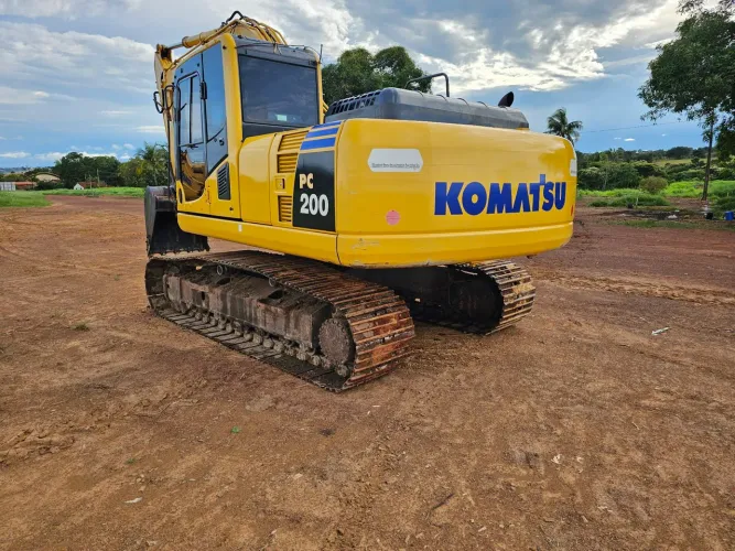Escavadeira hidraulica pc 200 komatsu