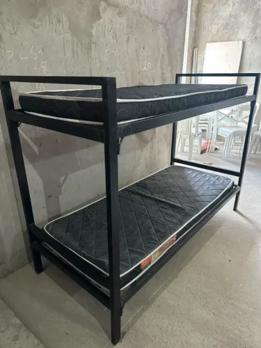 Cama beliche com colchão