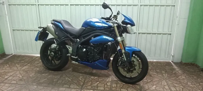 Triumph speed triple 1050i