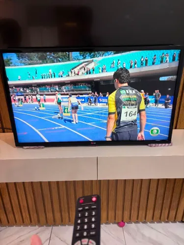 Tv LG 40 polegadas funcionando perfeitamente conversor integrado whatsapp *