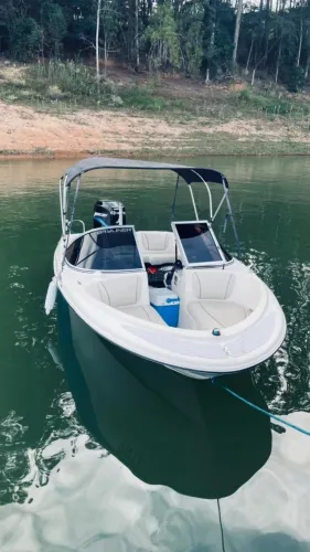 Vende-se Lancha BAYLINER 16 pés muito nova !!!!