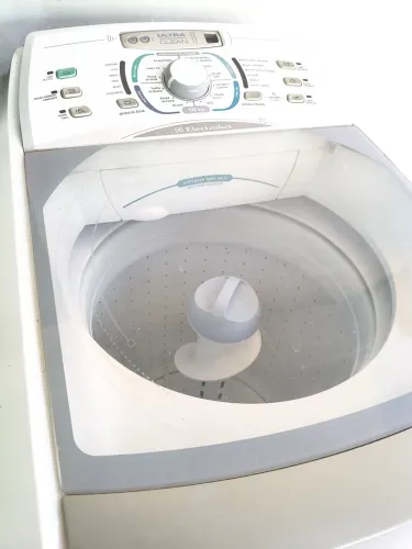 Máquina Eletrolux / só centrífuga / e para manutenção..