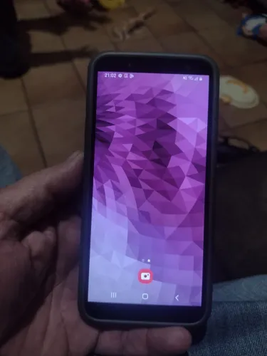 J600 de 32 gigas ( Samsung )