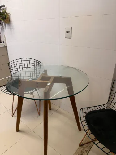 Mesa e cadeiras Tok Stock