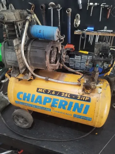 Compressor 110v precisa de reparo nessa peça que tá solta na foto 