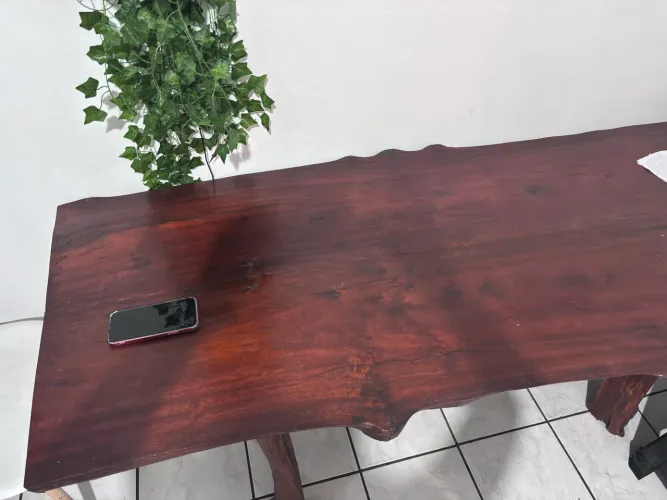 Vendo mesa de (madeira de lei). 