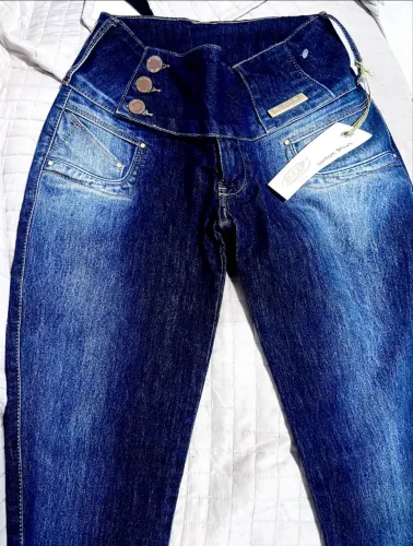 CALÇA RI 19 NOVA NA ETIQUETA N 40 VENDO NO MENOR PREÇO POR R$:69,99