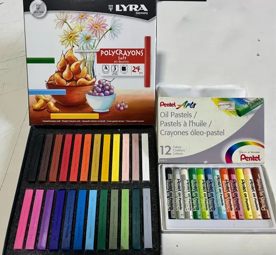Kit Giz Pastel Pentel 12 Cores + Lyra Polycrayons 24 Cores - Excelente Estado