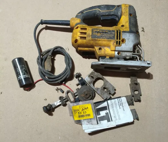 Serra tico-tico Dewalt para retirada de peças