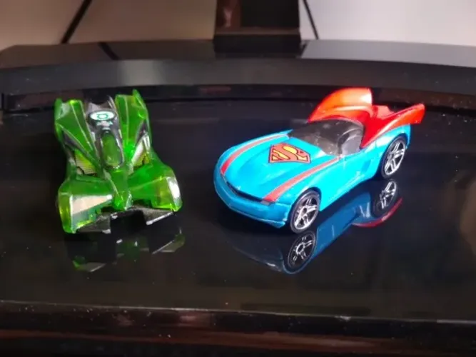 Hot Wheels Lanterna Verde + Superman DC Comics 2021