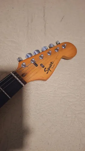 Guitarra Squier