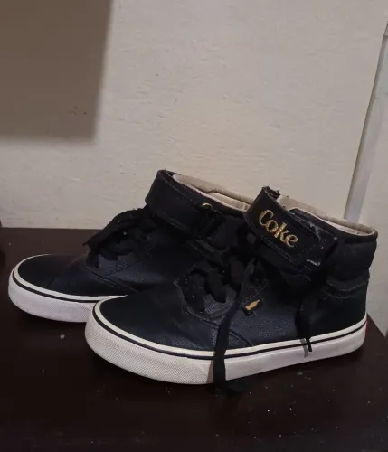 TRÊS PARES DE TÊNIS E UMA BOTA a preço de um!