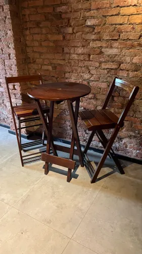Mesa Bistrô com 2 banquetas 