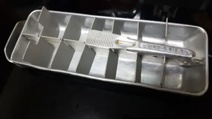 Forma de gelo antiga Frigidaire, quickube ótimo estado