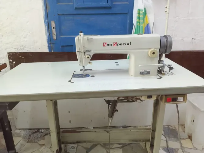 Máquina de costura Reta San Special
