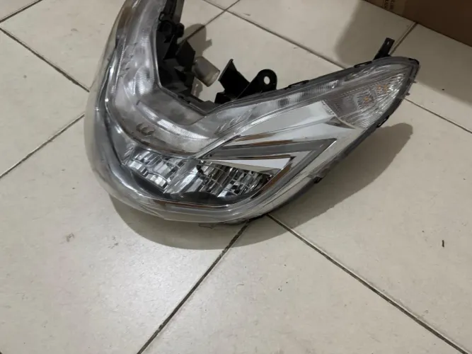 VENDO FAROL PCX 2016 a 2018