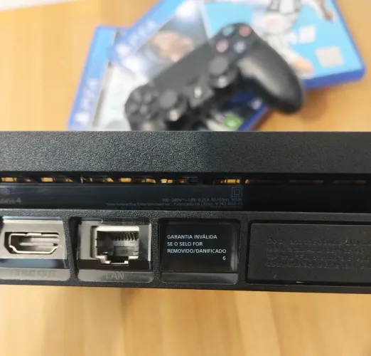 Playstation 4 slim 1TB com lacre original 3 jogos (Aceito cartão)