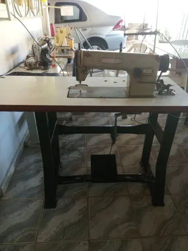 Máquina reta industrial