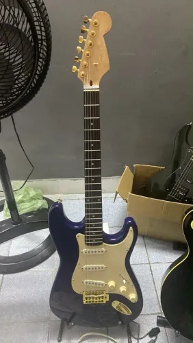 Guitarra Michael antiga Modificada