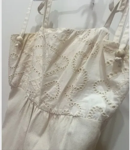 Vestido com lese cor cru - Bambola