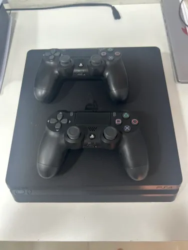 Ps4 slim 1TB 2 controles tudo funcionado(leia a descrição)