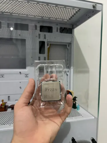 Processador AMD Ryzen 5 3400G c/ Placa de Vídeo Integrada Vega 11 - Ótimo Estado!