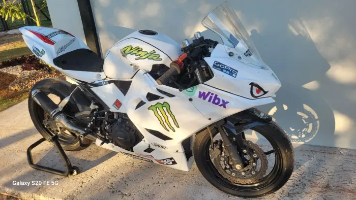 Ninja 400 de pista