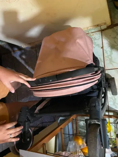 Vende-se carrinho de bebê dobrável!! E bebê conforto 