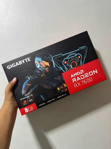 Placa de Video Gigabyte RX 7600 - LACRADA