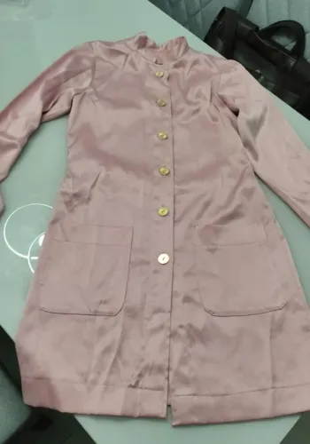 jaleco feminino tamanho M, na cor rosa seco