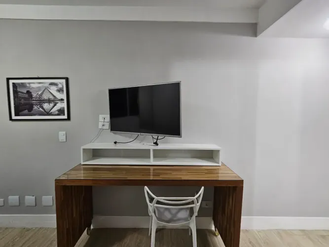Studio mobiliado com vaga de garagem